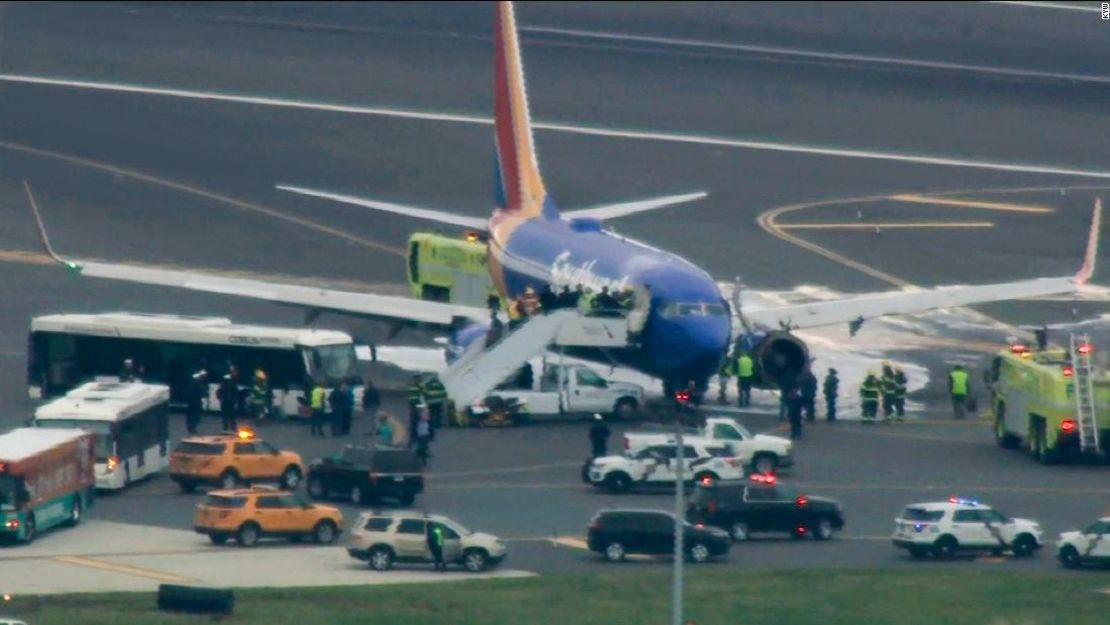 Avión de Southwest que hizo aterrizaje de emergencia en Filadelfia tras perder un motor