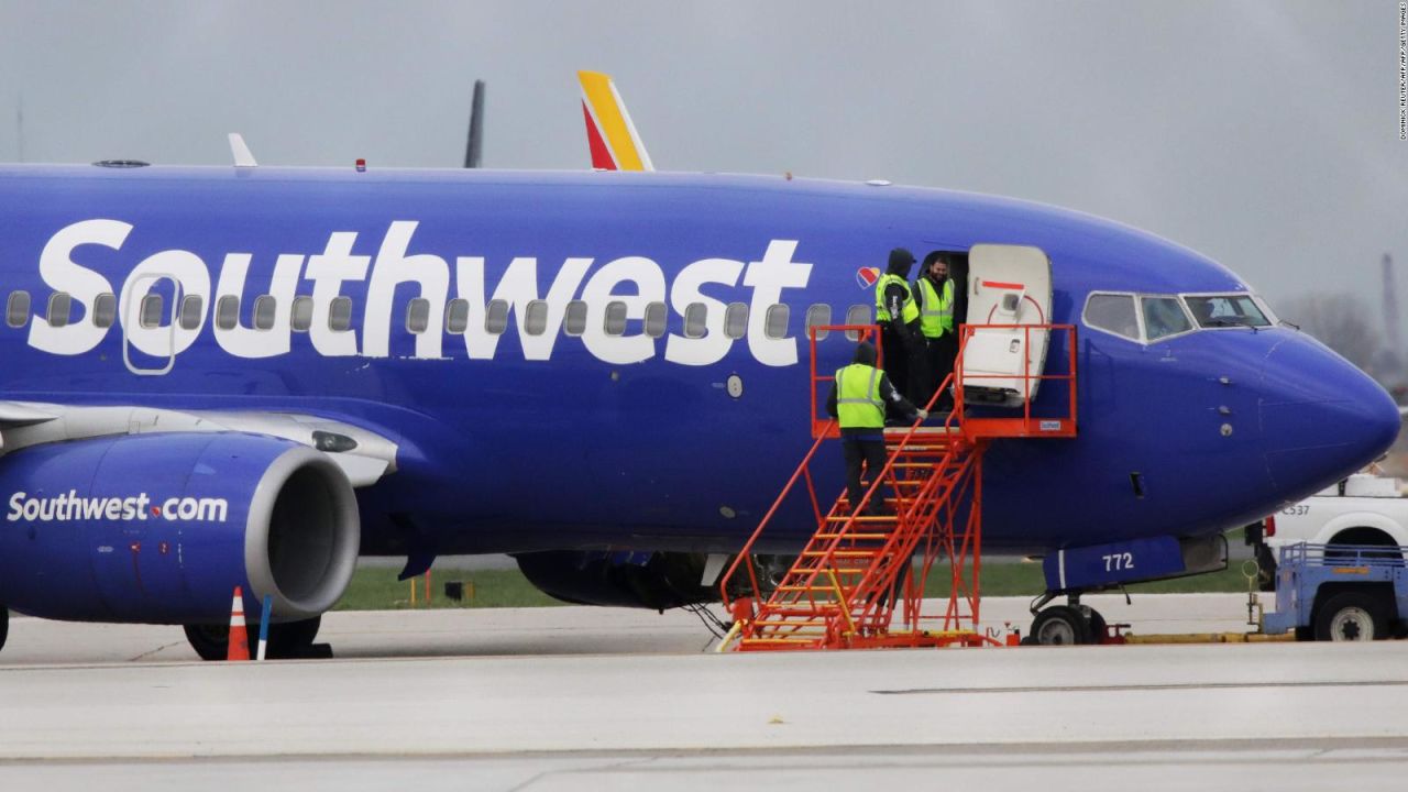 CNNE 516547 - pasajeros del vuelo accidentado de southwest reciben us$ 5-000