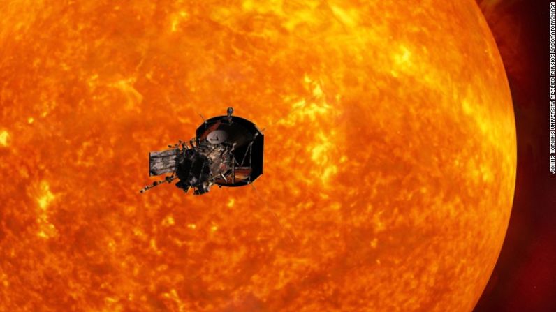 Este es el concepto de un artista de la nave espacial Solar Probe Plus que se acerca al Sol.