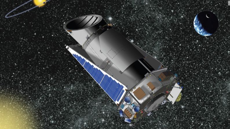 El observatorio espacial Kepler es la primera misión de la NASA dedicada a encontrar planetas del tamaño de la Tierra en o cerca de las zonas habitables de las estrellas. Lanzado en 2009, Kepler ha venido detectando planetas y candidatos planetarios con una amplia gama de tamaños y distancias orbitales. Sí, aún encontramos nuevos planetas.