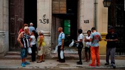 CNNE 516777 - cubanos reaccionan a llegada de miguel diaz-canel al poder