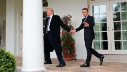 CNNE 517983 - la peculiar broma de trump con macron- sacudirle la caspa