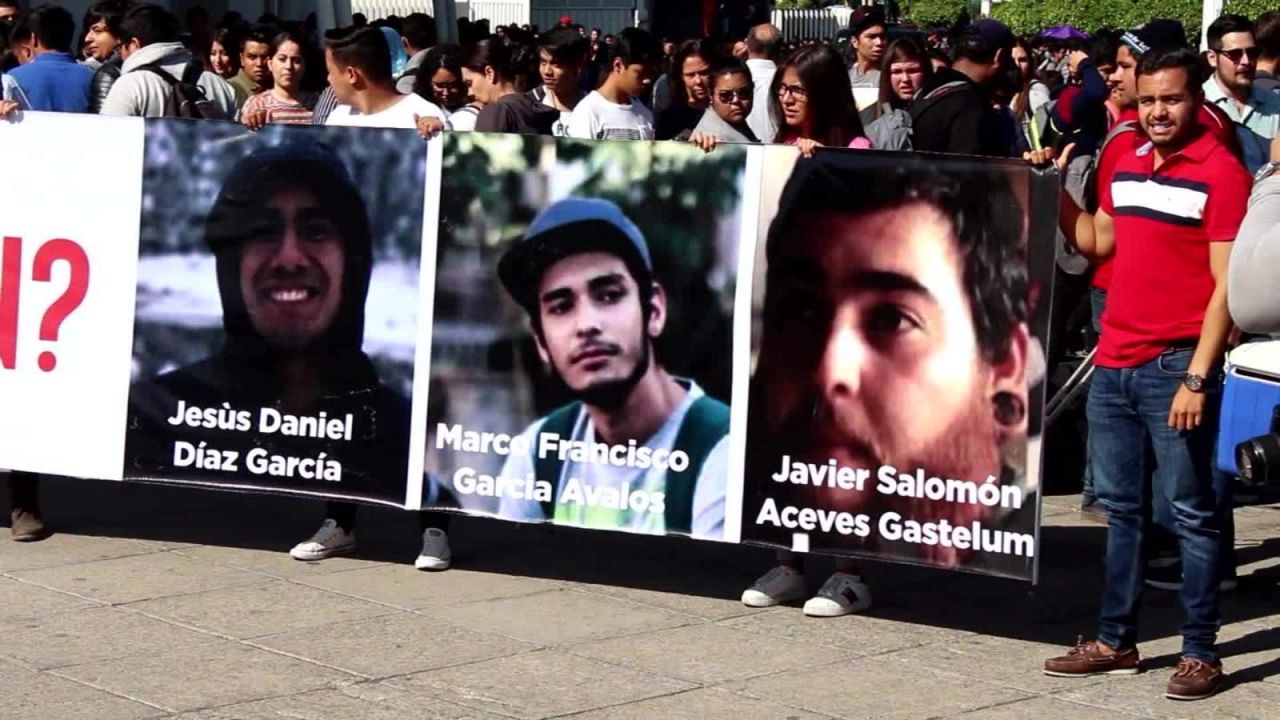 CNNE 518110 - amigos y familiares piden justicia para estudiantes asesinados en jalisco