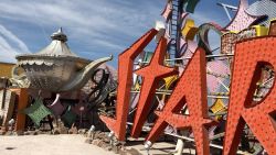 CNNE 519575 - neon museum stardust