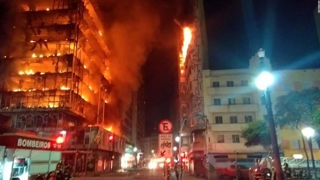 CNNE 519738 - enorme incendio derrumba un edificio en sao paulo