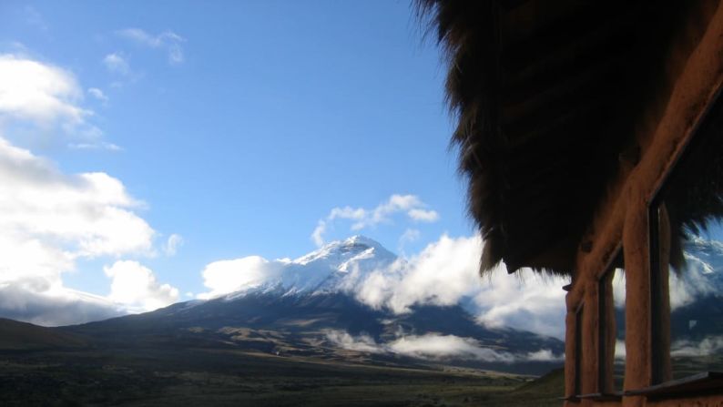 Podría ser el tono azul helado del glaciar Cotopaxi, o los impresionantes 19.347 pies, que lo convierten este volcán en el icónico póster de la belleza natural de Ecuador. Cortesía: Jacquie Whitt