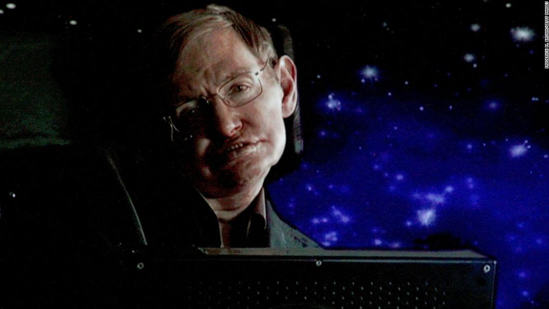 Stephen Hawking murió en marzo de este año. En la imagen, el científico durante un discurso en 2010.