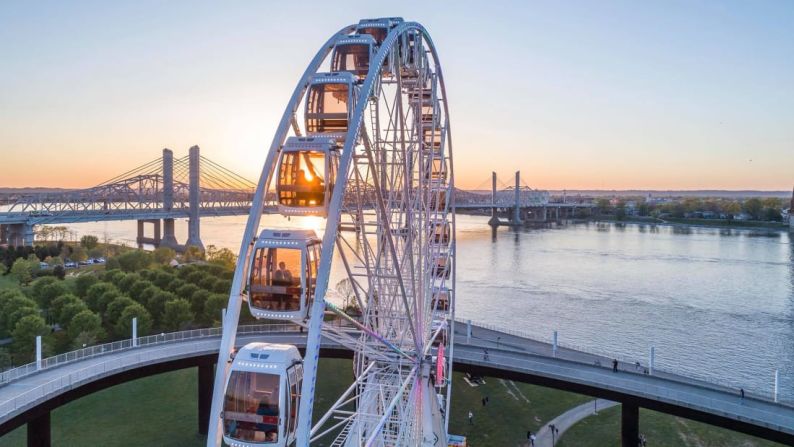 Waterfront Park: Ya sea que hacer un picnic, montar en bicicleta o caminar desde Kentucky hasta Indiana (justo al otro lado del río), seguro que encuentra alguna actividad entretenida en el Waterfront Park. Cortesía Sandor C. Zaldivar / Louisville Waterfront Park