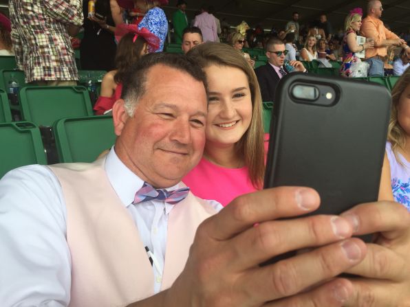 Imágenes del ambiente en Churchill Downs, en Louisville, a días de que se realice el Derby de Kentucky, este sábado. Crédito: Matthew Vigil