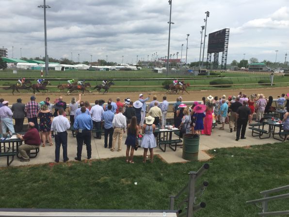 Imágenes del ambiente en Churchill Downs, en Louisville, a días de que se realice el Derby de Kentucky, este sábado. Crédito: Matthew Vigil