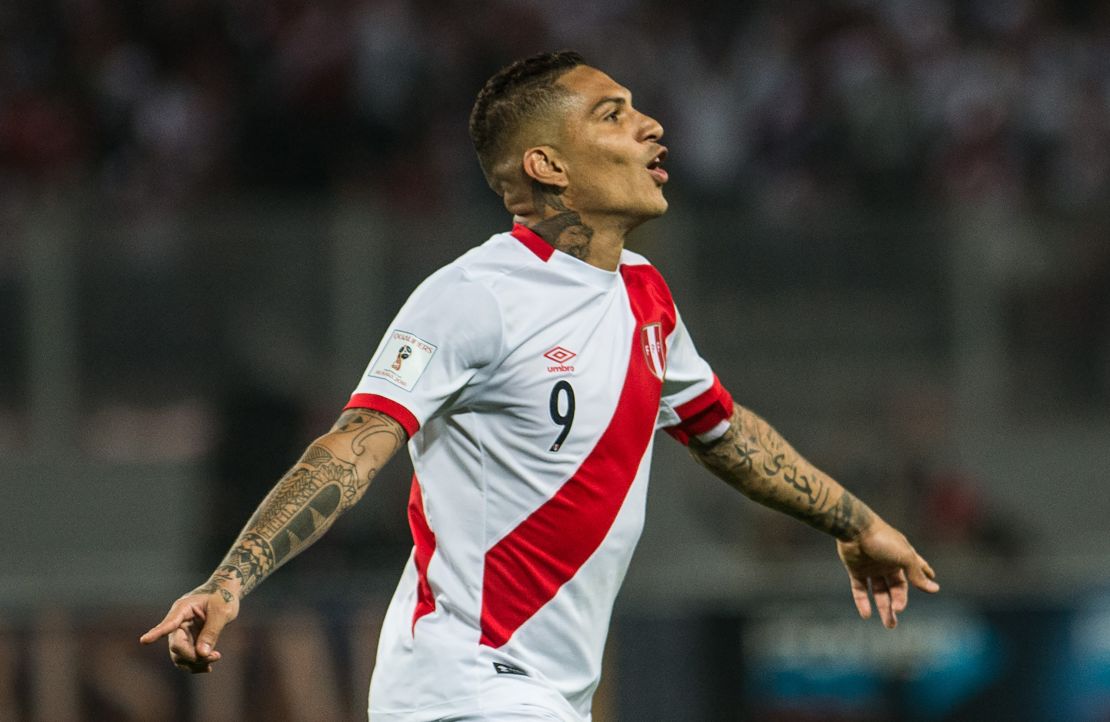 Paolo Guerrero celebra el gol ante Colombia que le dio a Perú el pase al repechaje ante Nueva Zelanda.