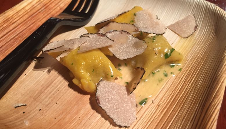 Chef Ian Gresik: Agnolotti con champiñones silvestres y virutas de trufa Wild Mushroom Agnolotti with Shaved Truffle.