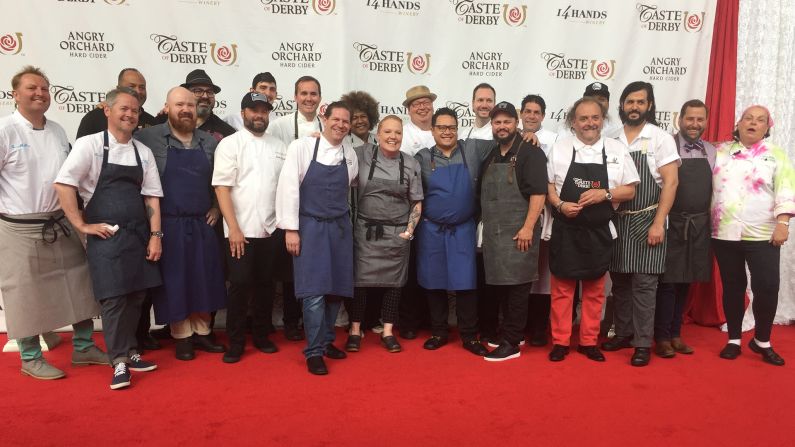 Los chefs se lucen posando en la alfombra roja, poniéndole broche de oro a la inolvidable velada gastronómica del Derby de Kentucky.