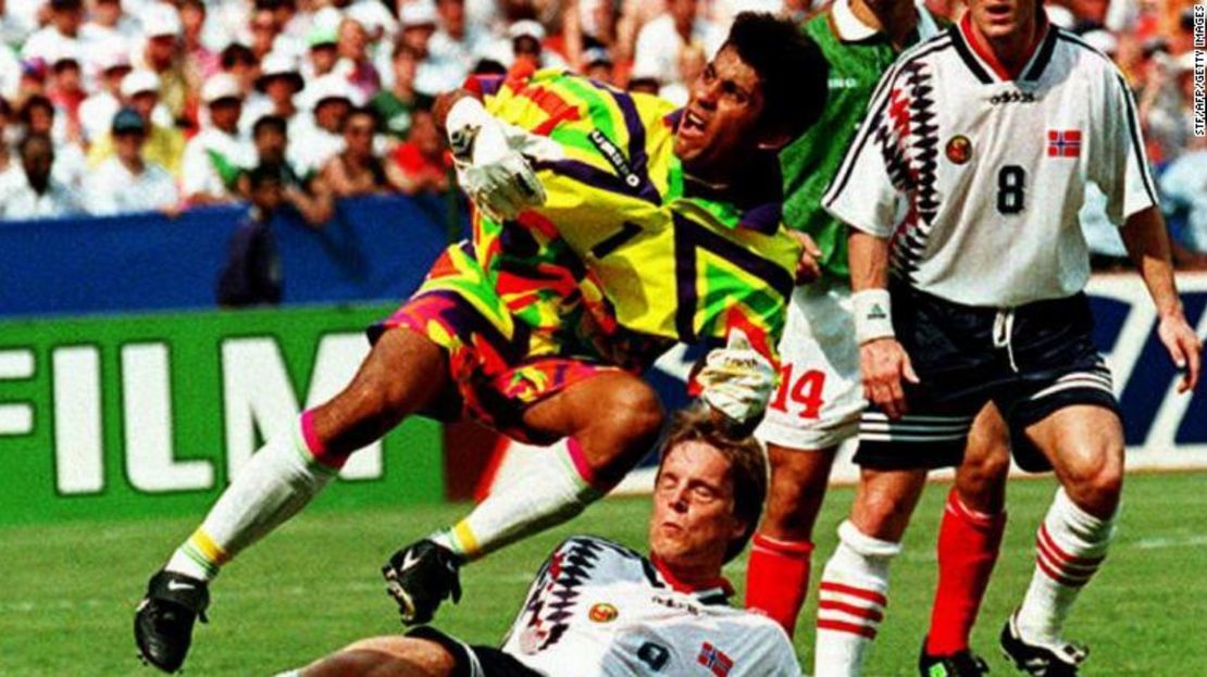 El uniforme del portero mexicano de la Copa del Mundo 1994, Jorge Campos.