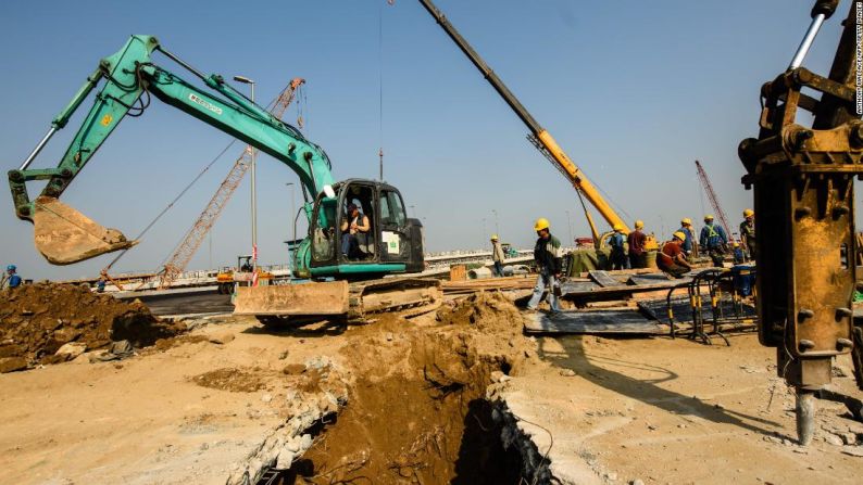 Construcción de un camino que conectará Macao con el puente.