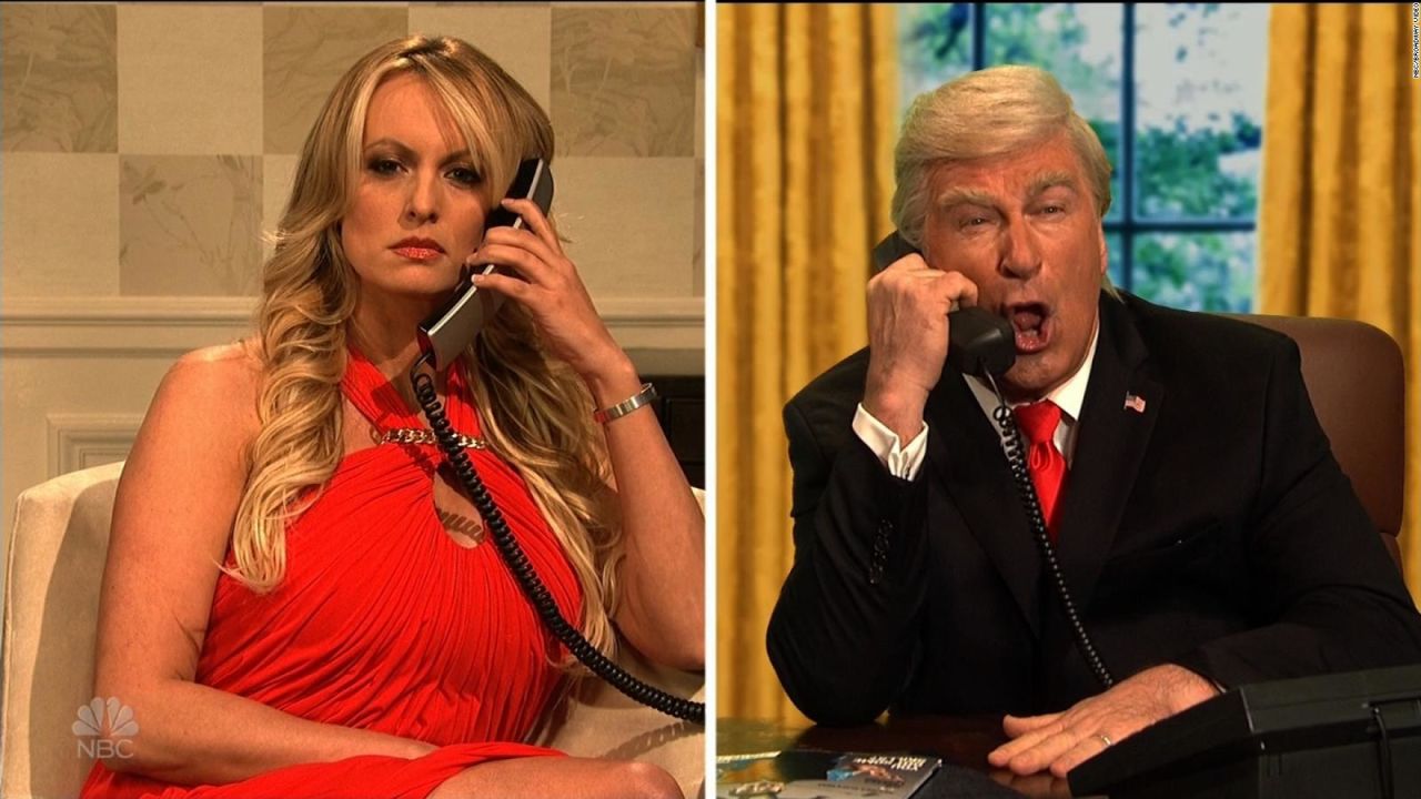 CNNE 521713 - stormy daniels se burla de trump en "saturday night live"