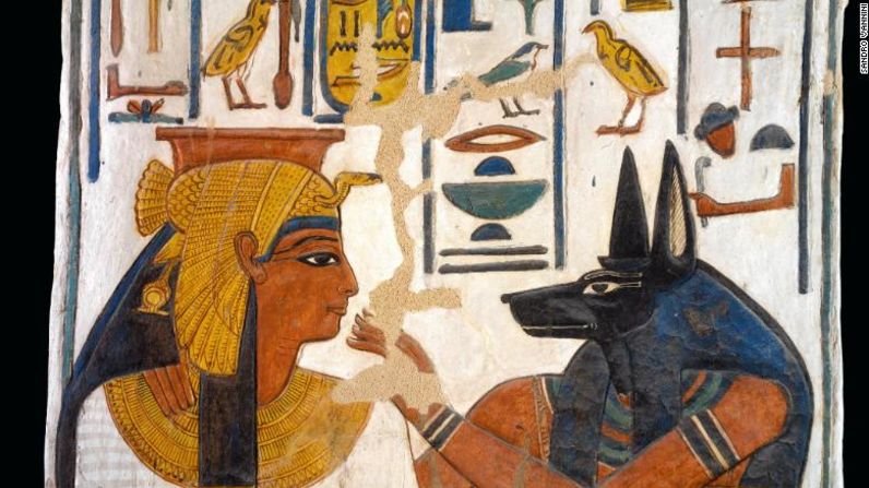 "Decir más sobre el alma del objeto que solo el objeto mismo", dijo Vannini. Esta imagen muestra la tumba de Nefertari y el Anubis con cabeza de chacal.