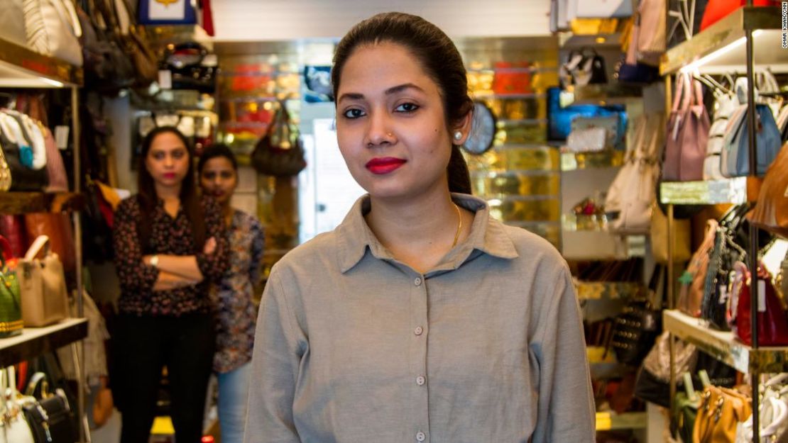 Ruksana Dilshad Ali, 25, dependienta.