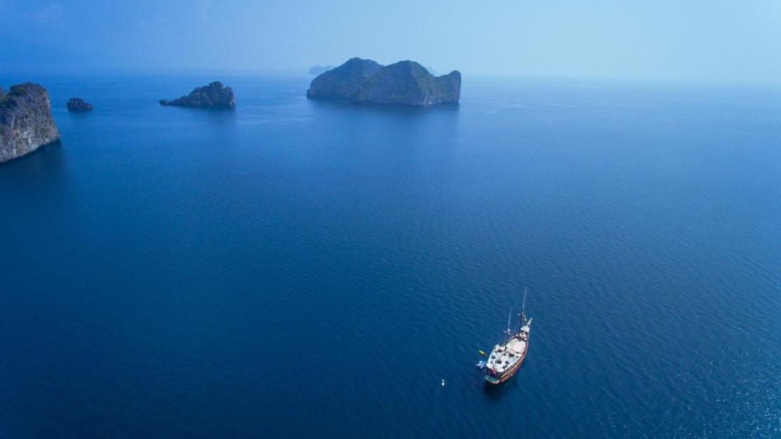 Una toma del mar desde un dron.