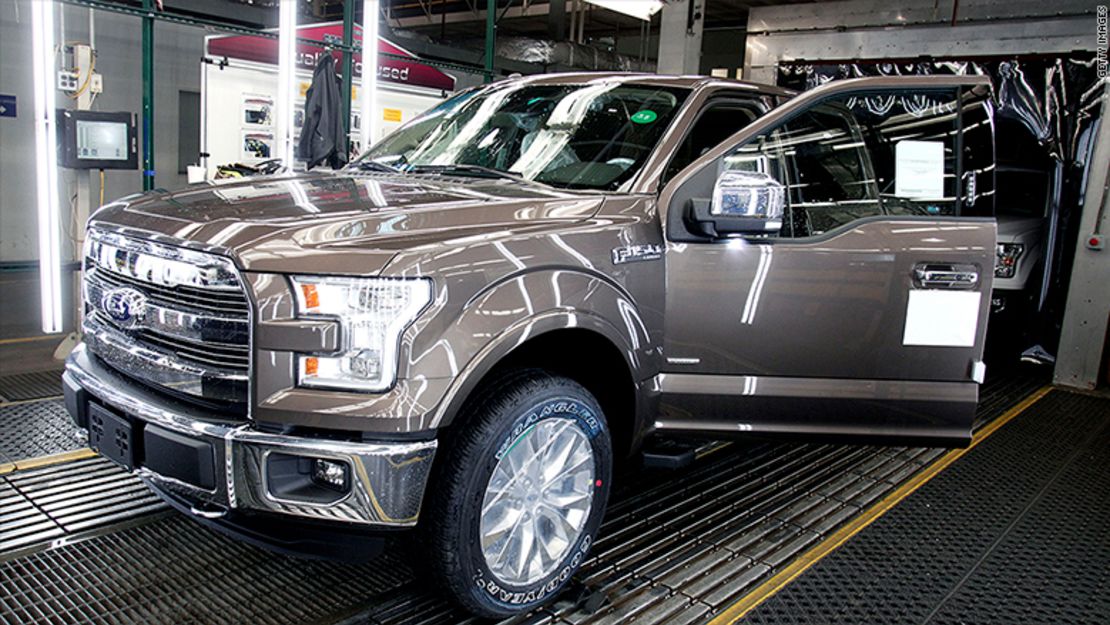 Ford suspenderá la producción de su camioneta F-150, su vehículo más vendido y más rentable, luego de un incendio en la planta de un proveedor en Michigan la semana pasada.