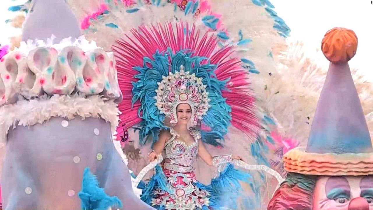 CNNE 523816 - #laimagendeldia- mitologia griega y fantasia en el desfile de reinas en panama