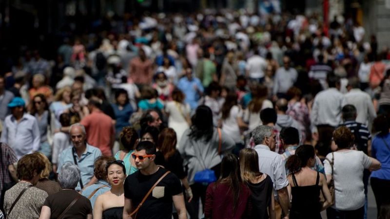 Madrid frenará airbnb para restringir el turismo masivo que expulsa a vecinos de sus barrios | cnn