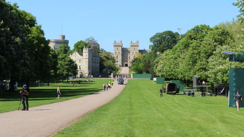 Para volver al castillo, el carruaje de la pareja real tomará el Long Road o paseo largo.