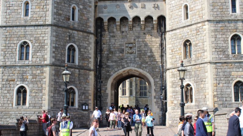 Los turistas aprovechan los días previos a la ceremonia del sábado para realizar las últimas visitas al Castillo de Windsor.