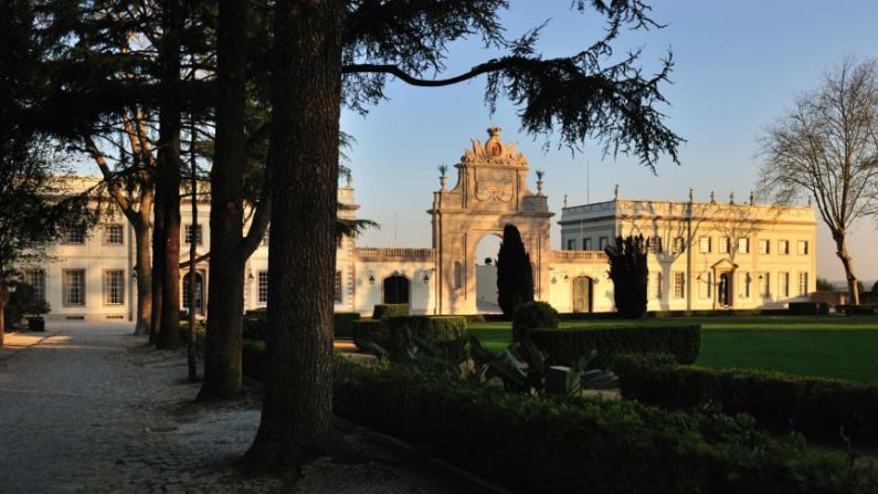 "Poseer un palacio por un día" en las montañas de Sintra, Portugal: el Tivoli Palácio de Seteais sería una elección ideal de alojamiento para aquellos que quieren vivir el 19 de mayo como un miembro de la realeza.