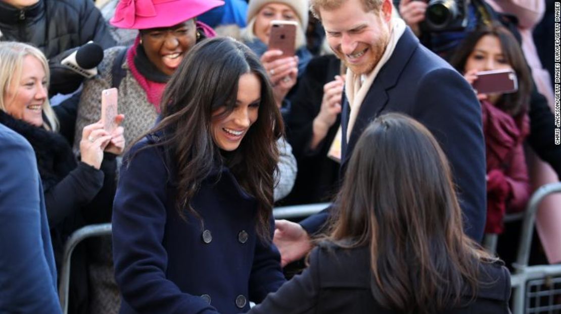 Enrique y Meghan asisten a la feria benéfica Terrence Higgins Trust World AIDS Day, en Nottingham, Inglaterra, el 1 de diciembre.