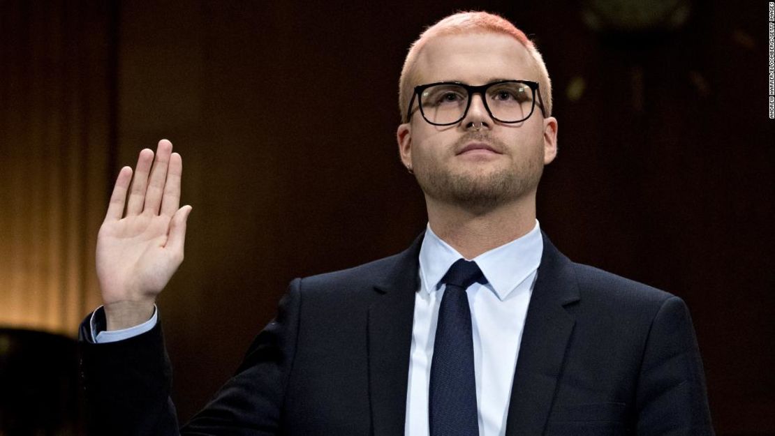 Christopher Wylie, exempleado de Cambridge Analytica y quien denunció el supuesto uso inadecuado de información de Facebook, durante su declaración ante el Congreso de Estados Unidos.