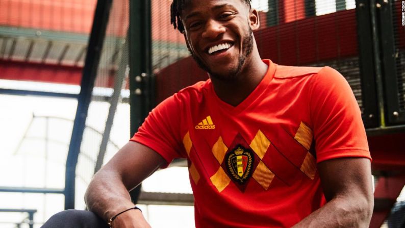 Para Bélgica, Adidas ha vuelto a visitar un clásico de los Campeonatos de Europa de 1984: los rombos estampado.