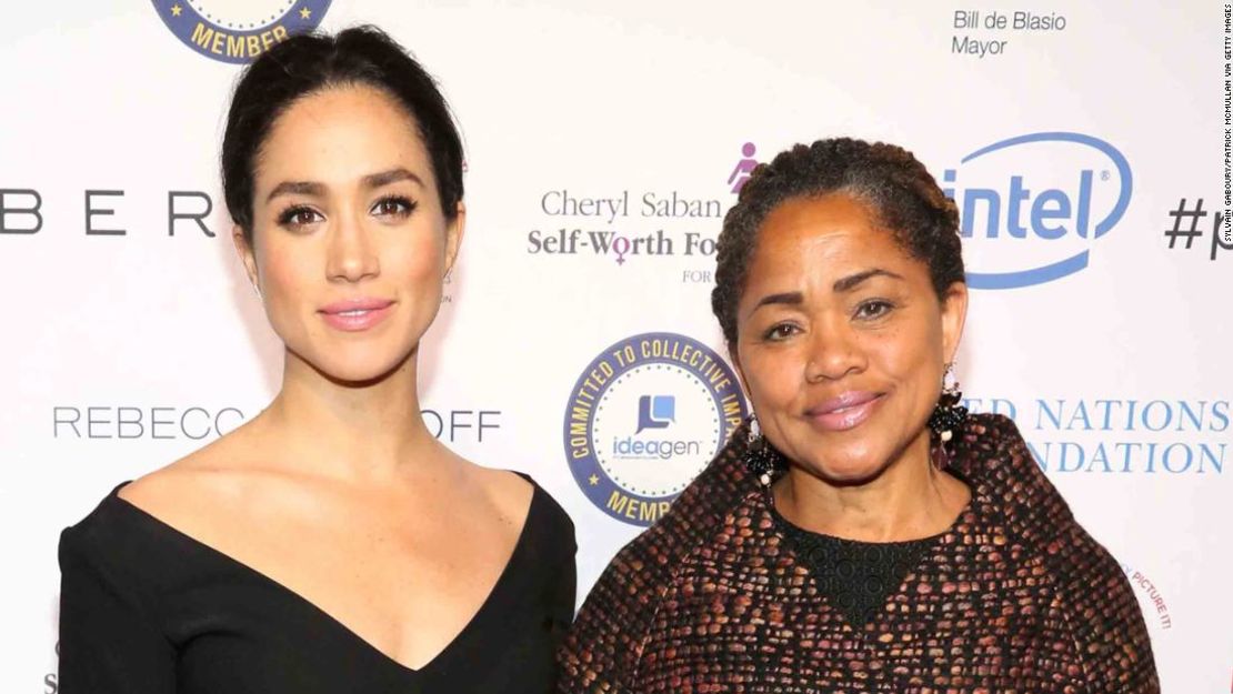 Meghan Markle y su madre, la instructora de yoga Doria Ragland.