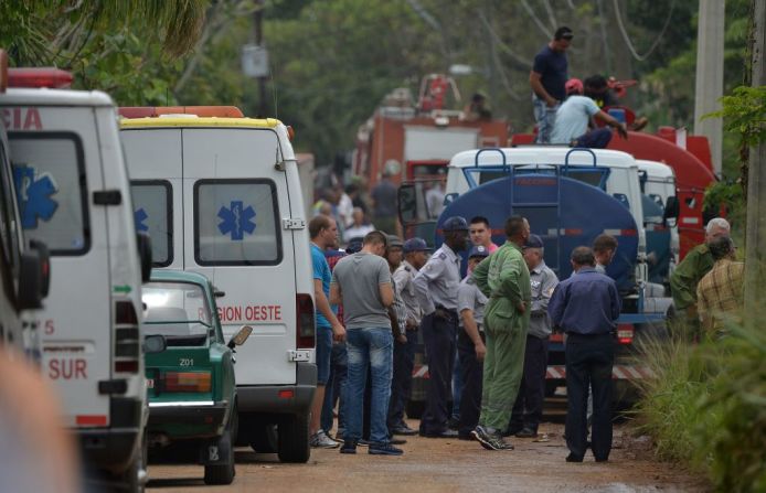 Los servicios de emergencias llegaron a la escena del accidente del avión poco después de que se estrellara a su salida del Aeropuerto de La Habana.