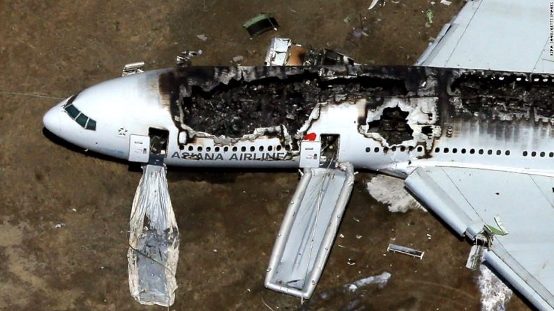 El vuelo 214 de Asiana Airlines se estrelló en el Aeropuerto Internacional de San Francisco el 6 de julio de 2013. El Boeing 777 de la aerolínea surcoreana se estrelló en la pista. Tres personas murieron y más de 180 resultaron heridas.