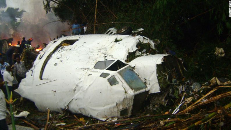 Un avión de Hewa Bora Airways se estrelló el 8 de julio de 2011, cuando intentaba aterrizar con mal tiempo en el aeropuerto de Kisangani, en la República Democrática del Congo. 74 de las 118 personas a bordo murieron.