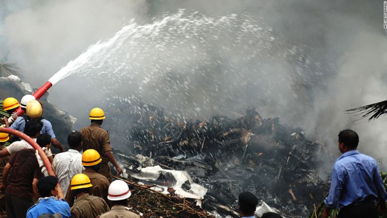 El 22 de mayo de 2010, un accidente aéreo de Air India acabó con la vida de 158 personas, después de que el avión pasara por encima de una pista en Mangalore, en el sudoeste de la India, se estrellara contra un barranco y se incendiara.