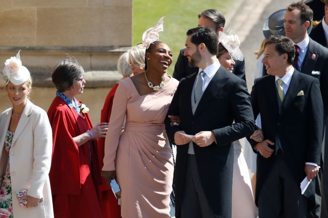 La tenista Serena Williams y su marido, Alexis Ohanlan, ambos amigos de Meghan Markle, a su entrada al palacio de Windsor.