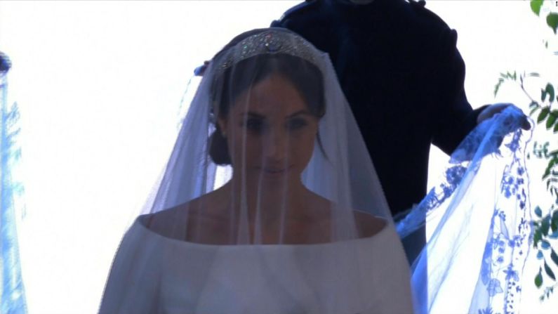 Así camina Meghan Markle al altar