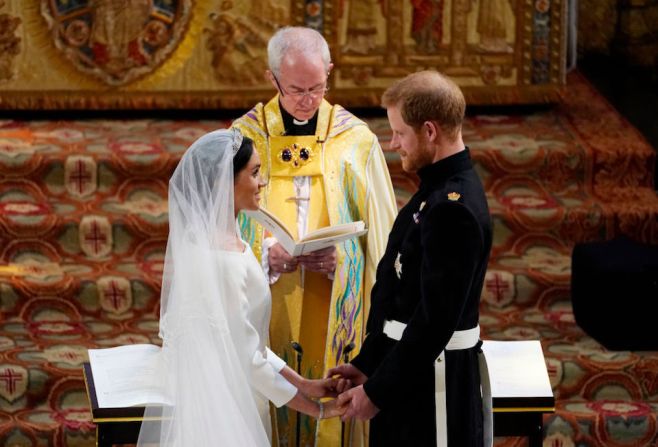 El momento de los votos matrimoniales entre los dos novios.