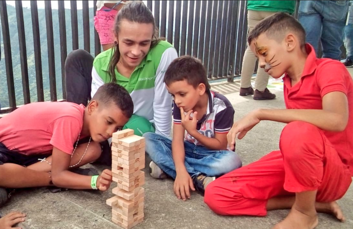 Trabajadores de Empresas Públicas de Medellín (EPM) informaron que trabajan para que la comunidad de Valdivia "tenga actividades recreativas y educativas durante la contingencia".