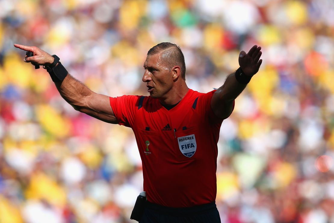 El árbitro argentino Néstor Pitana volverá a participar de una Copa del Mundo, esta vez en Rusia 2018. En la foto, cuando arbitró el partido Francia-Alemania, en BRasil 2014.