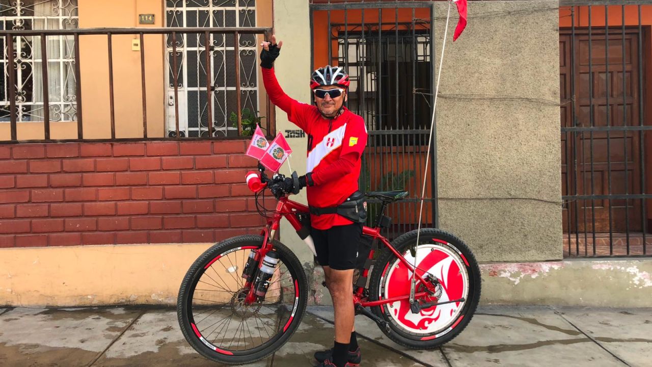 CNNE 527004 - el peruano que quiere llegar a rusia 2018 en bicicleta