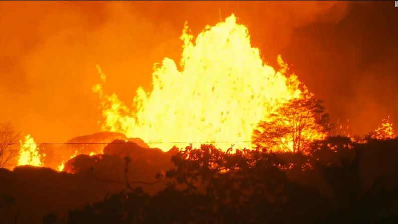 El volcán Kilauea de Hawai entró en erupción a principios de mayo de 2018, enviando un flujo ardiente de lava a áreas residenciales en la isla.