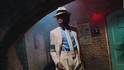 CNNE 527245 - cientificos explican baile de michael jackson en smooth criminal