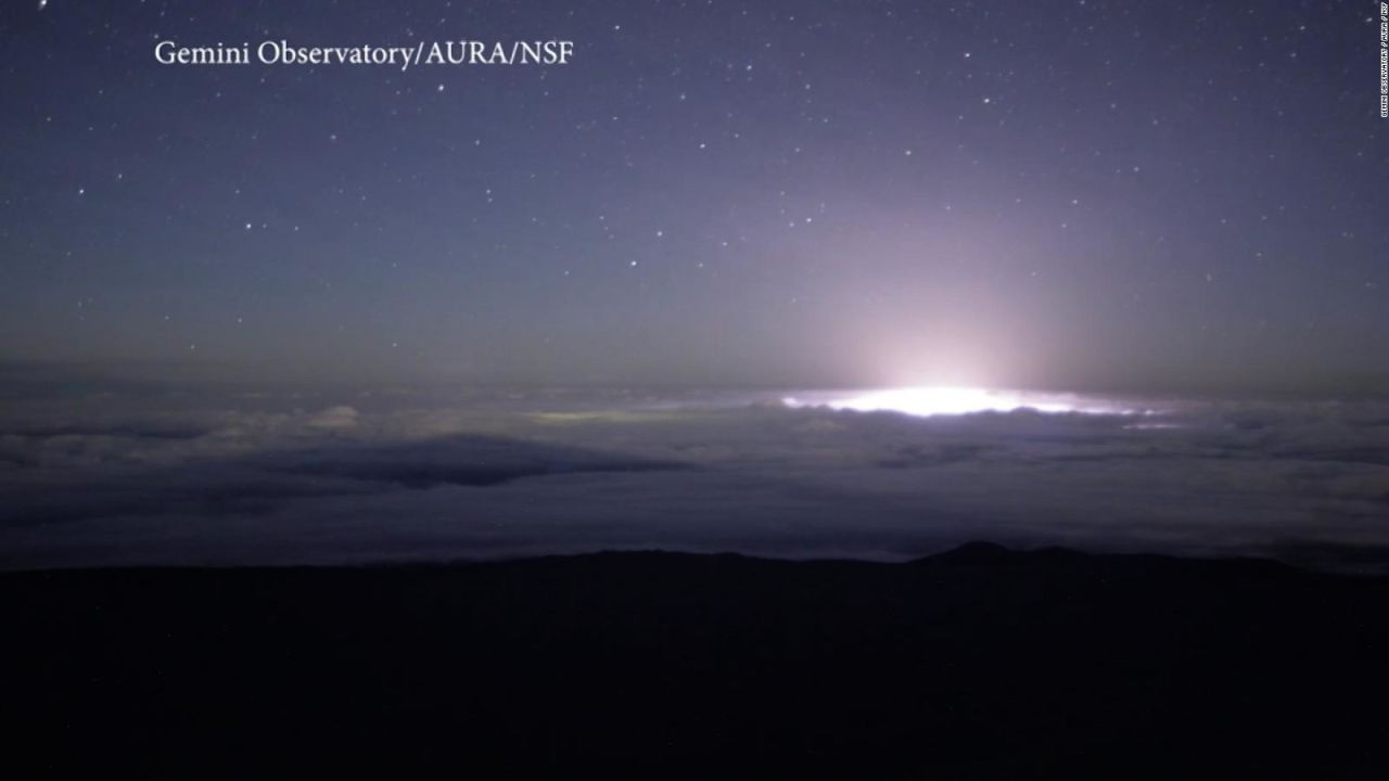 CNNE 527296 - asi se ve la erupcion del volcan kilauea desde arriba de las nubes