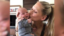 CNNE 527781 - anna kournikova y su bebe derriten las redes