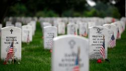 CNNE 528399 - cementerio nacional de arlington podria quedarse sin espacio