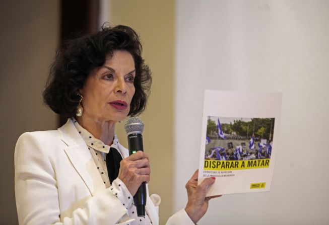 La activista Bianca Jagger hizo un llamado al presidente Daniel Ortega para que "en nombre de Dios deje de matar a los jóvenes a los estudiantes".