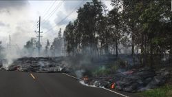 CNNE 528945 - rescatistas suspenden evacuaciones de puerta a puerta en zonas peligrosas en hawai